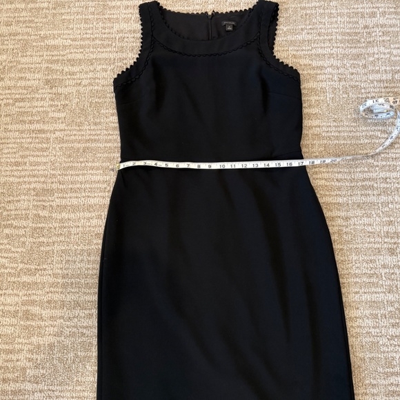 Ann Taylor Sleeveless Shift Dress - Picture 6 of 6